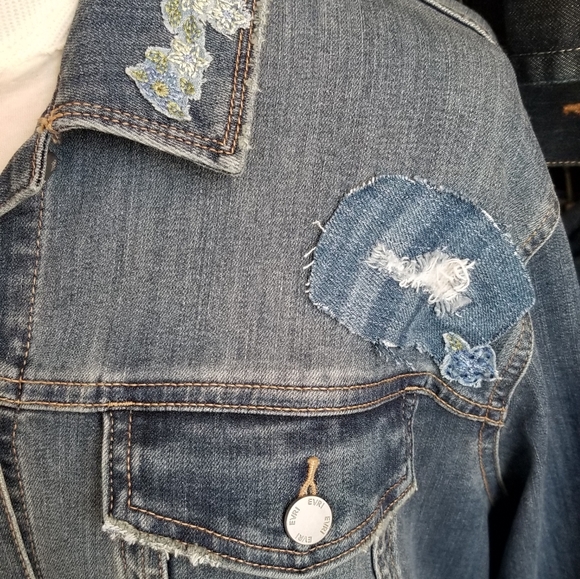 Plus size upcycled denim jean jacket. - Picture 6 of 8